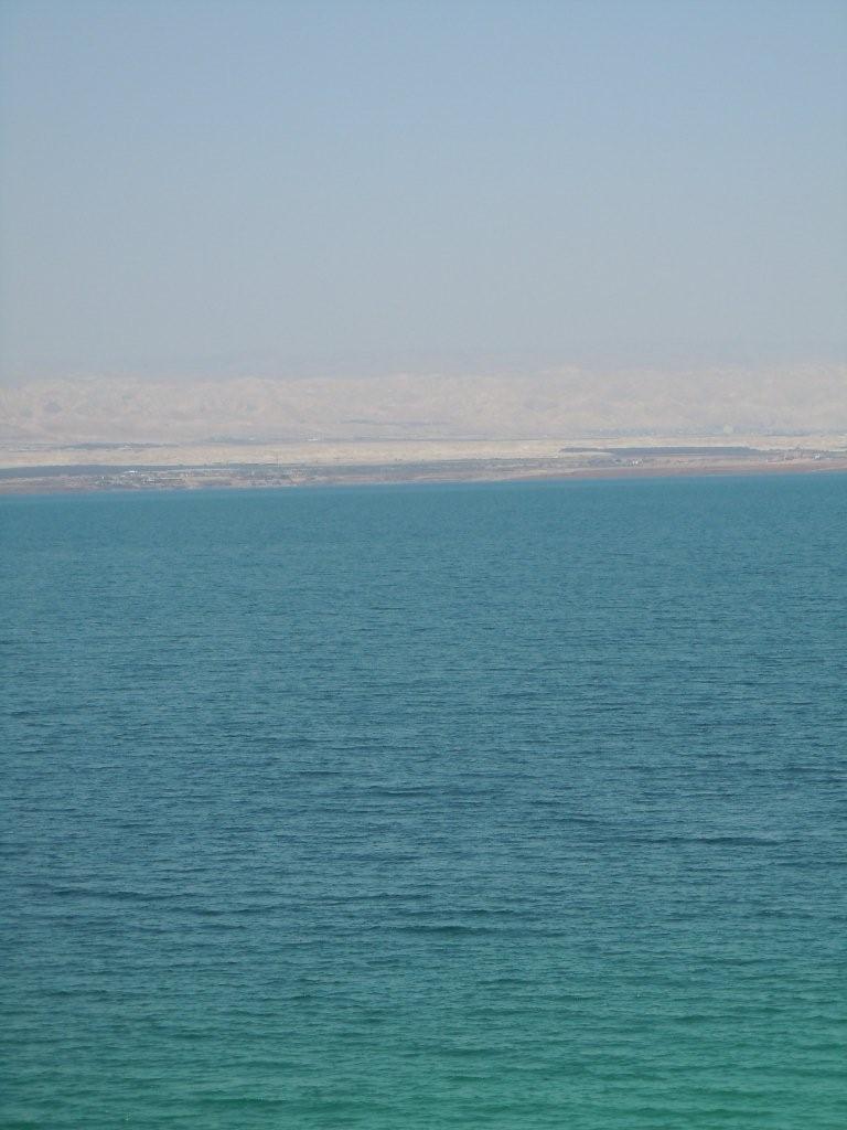 Mrtvé moře - pohled z Jordánska na Izrael